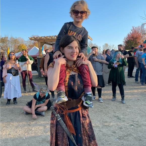 Meet your Posher, Ally - Picture 6 of 12